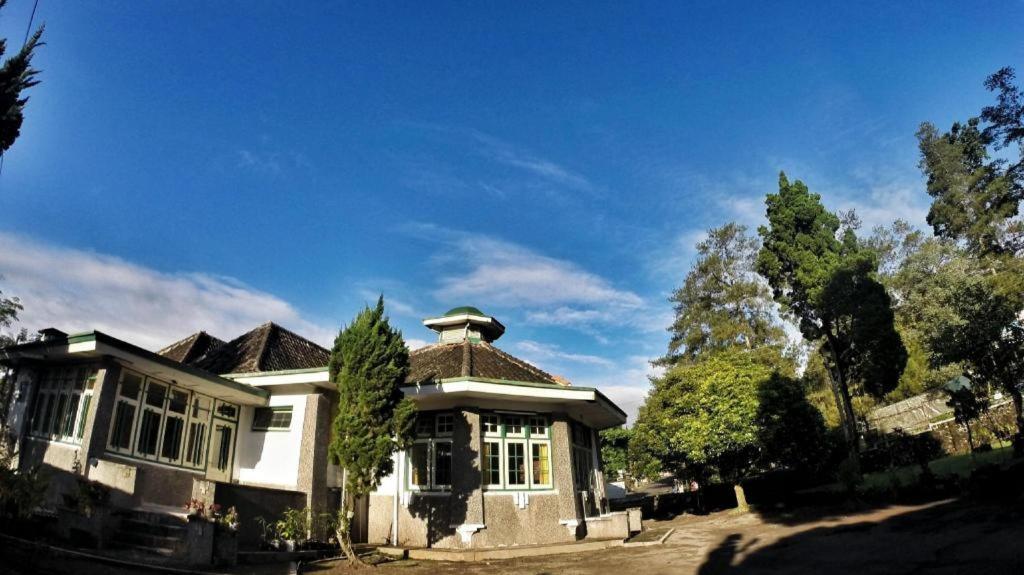 Vogels Hostel Yogyakarta Exterior photo