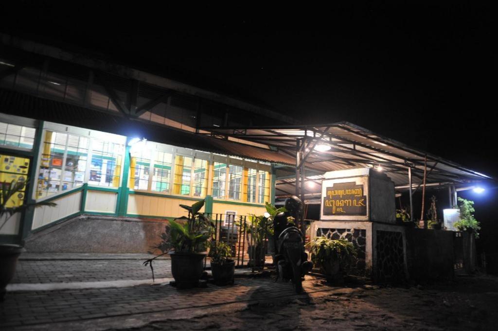 Vogels Hostel Yogyakarta Exterior photo