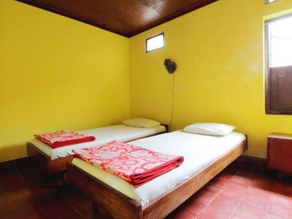 Vogels Hostel Yogyakarta Exterior photo