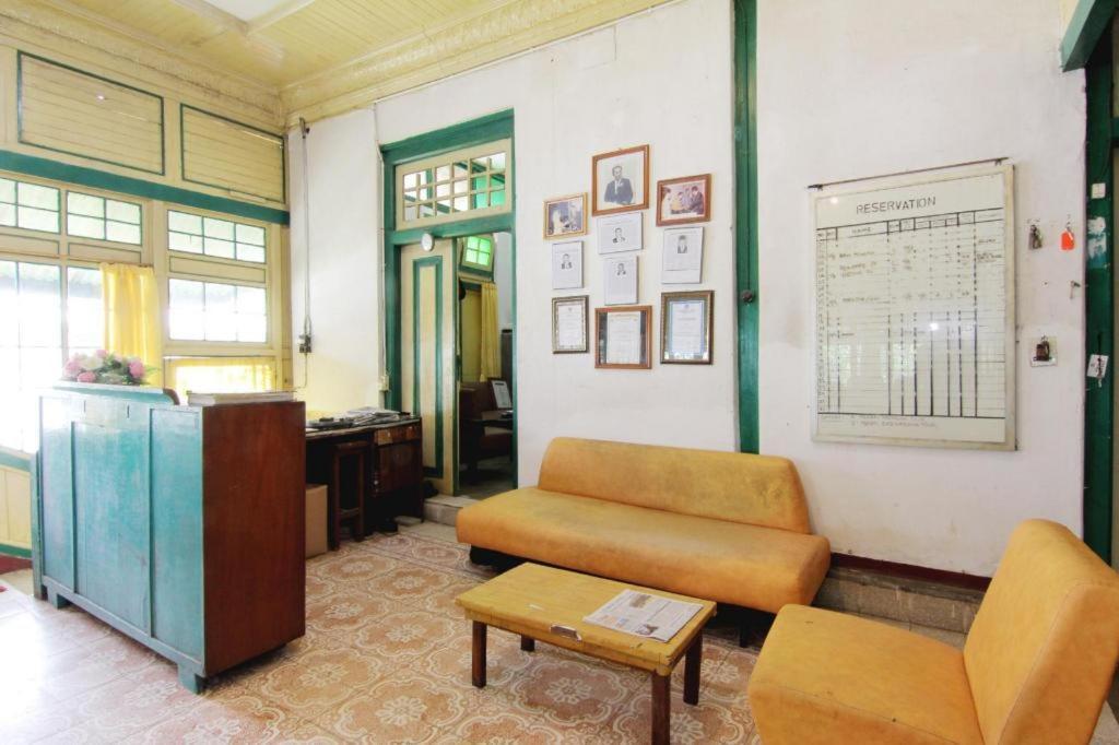 Vogels Hostel Yogyakarta Exterior photo
