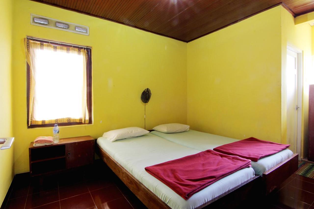 Vogels Hostel Yogyakarta Exterior photo