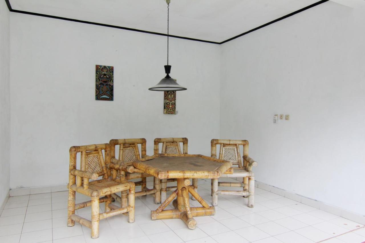Vogels Hostel Yogyakarta Exterior photo