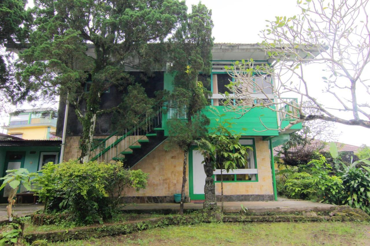 Vogels Hostel Yogyakarta Exterior photo