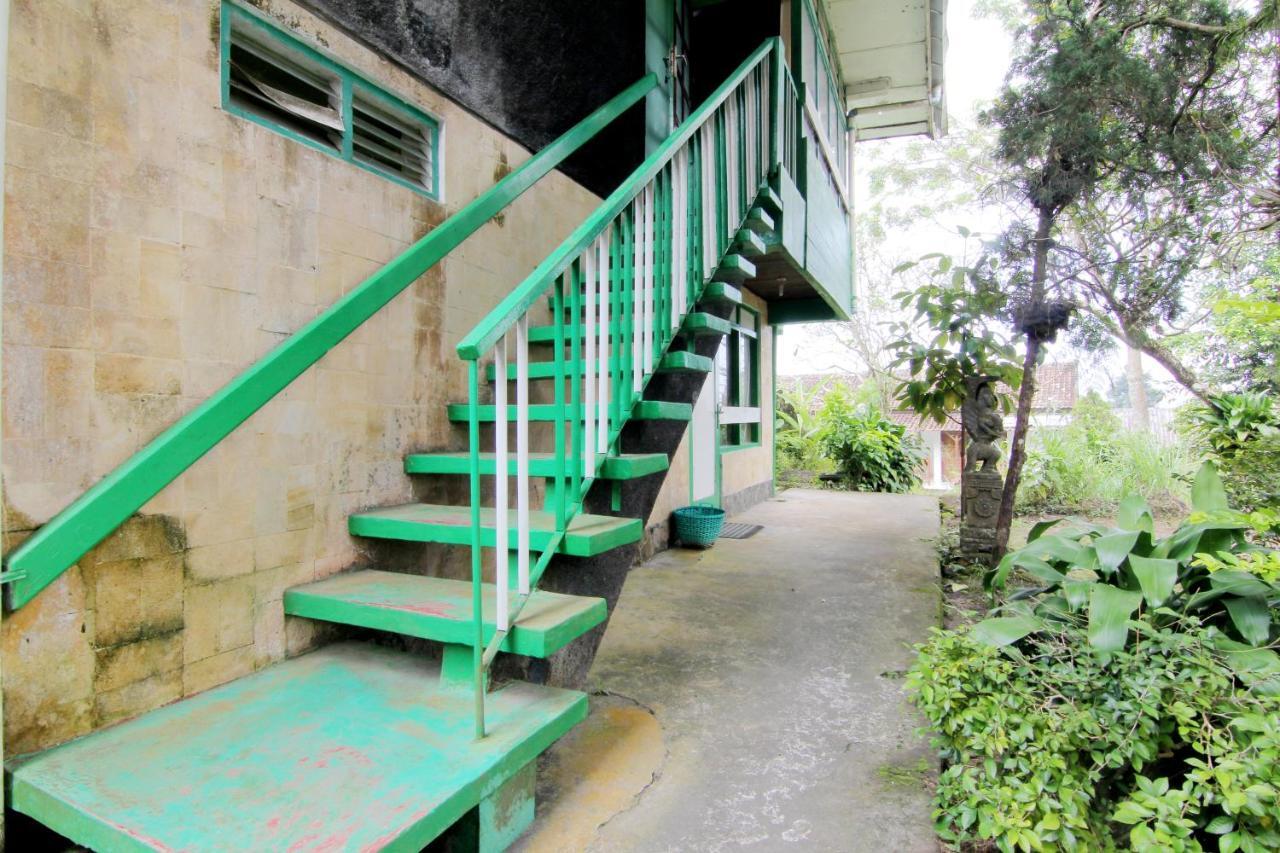 Vogels Hostel Yogyakarta Exterior photo